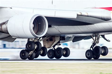 boeing 777 tire size|Airplane Tires Don’t Explode on Landing Because .